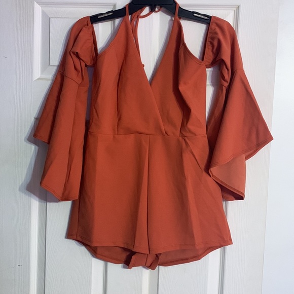 ❌DONATED❌Rust Brown Cold Shoulder V-Neck Lined Short Romper - Picture 5 of 12